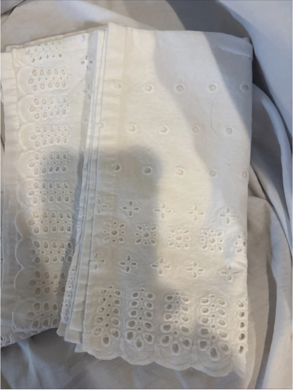 Pioneer Woman White 100% Cloth Napkins (4).  1050